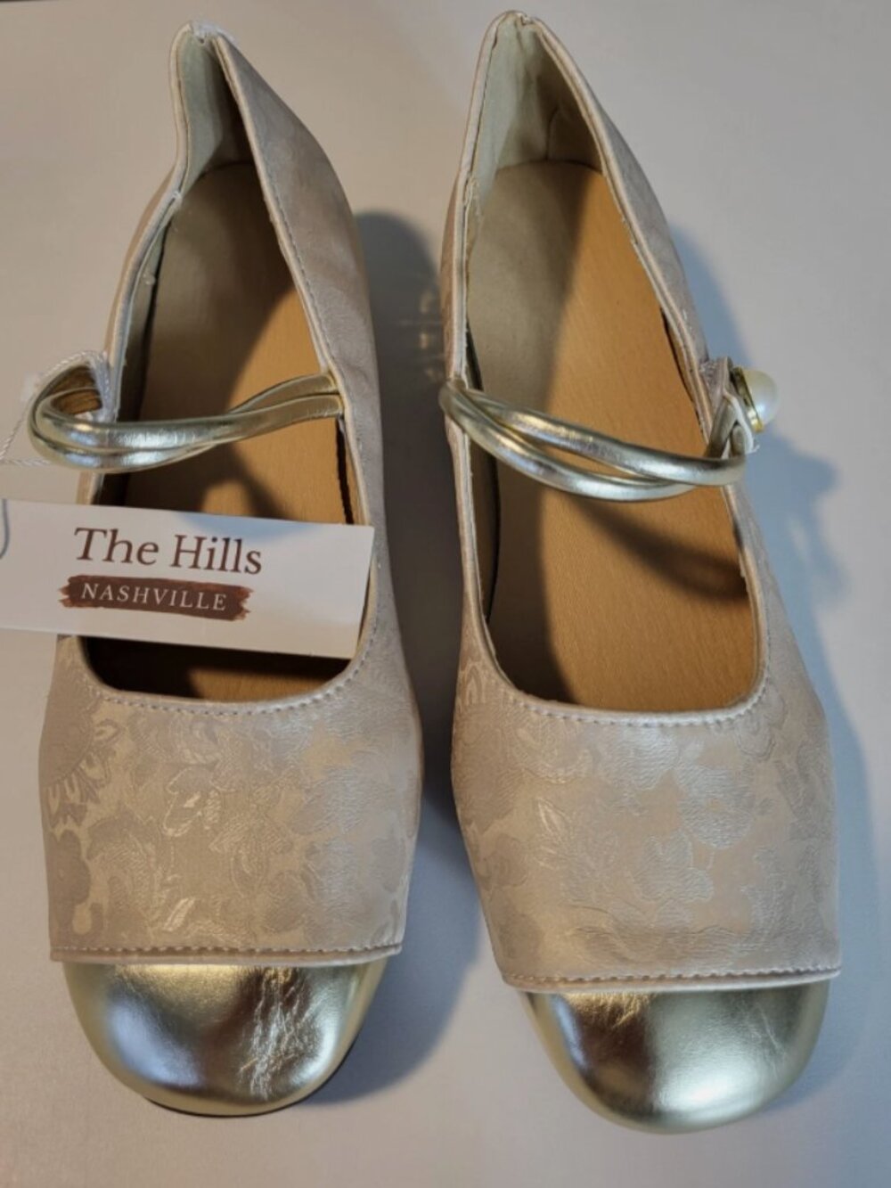 The Hills Mary Jane US Size 7 EU Size 38 Beige Floral Gold Toe 1 inch Gold Heel